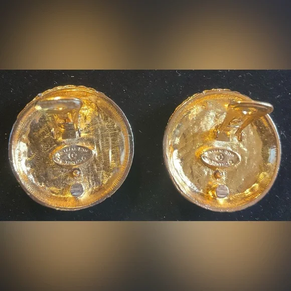 Veg Chanel Round CC Coco Mark Accessory Clip On Gold Tone Earrings - Picture 7 of 9